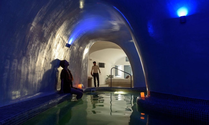 Imerovigli House | Grand Luxury Suite with indoor Pool & outdoor Hot tub at Pegasus Suites & Spa