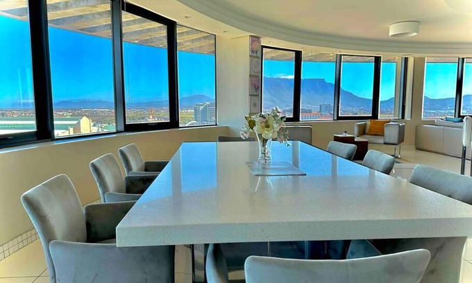 Century City Apartment | Grand Penthouse/Backup Power/Stunning
