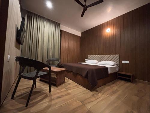 Mysore Hotel | Grand sapphire 100 meters from Sub urban Bus stand Mysore
