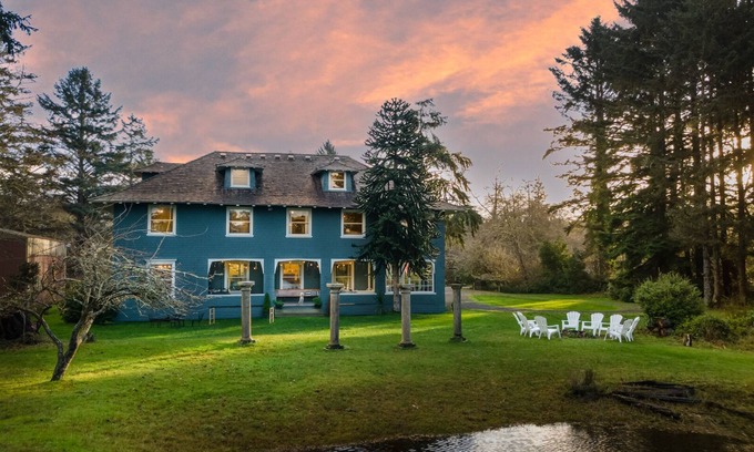 Seaview Villa | Grand spaces for entertaining large groups, family reunions and small weddings.