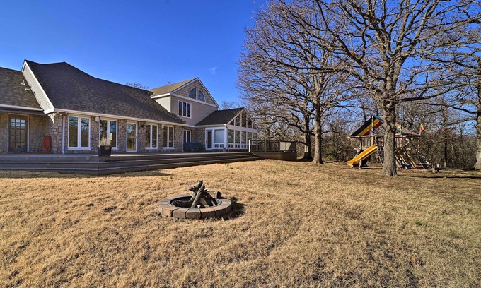 Tulsa House | Grand Tulsa Getaway with Private Pond, Dock & Deck
