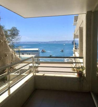 Playa Ancha Apartment | Grande Departamento, Frente al Mar, Equipado.