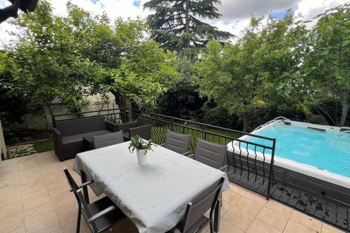 L'Hay-les-Roses Villa | Grande Villa avec Spa 10m2