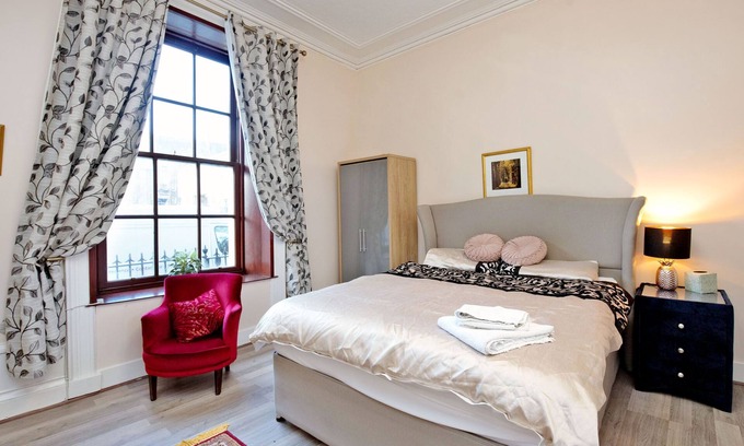 Central Aberdeen House | GrandMansion-9BR-Sleeps17-Parking-CorporateGroups