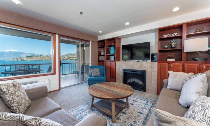 Chelan Condo | GrandView 302 - 2 Bedroom Waterfront condo