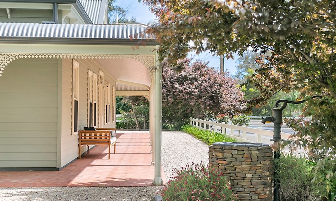 Mount Barker House | Grandview Homes Accommodation - The Flaxley