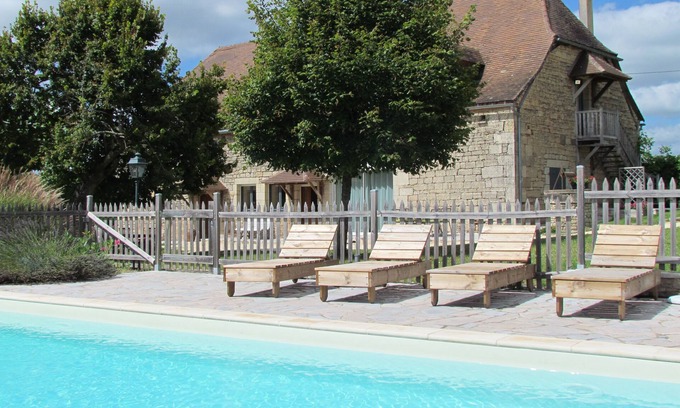 Nailhac House | Grange du 19e Rénovée. Confort, Magnifique Vue, Piscine Chauffée et Tranquillité