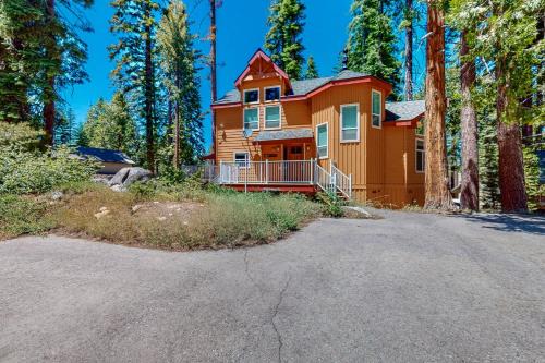 Yosemite National Park House | Granite Tranquility