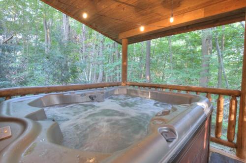 Millersburg House | Grapevine Cabin by Amish Country Lodging