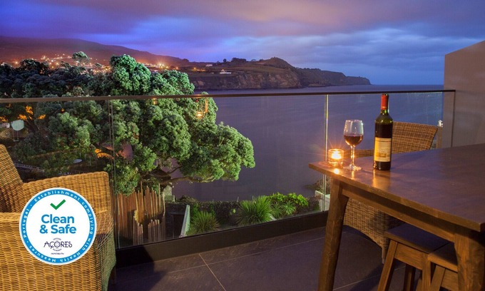 Lagoa Apartment | Graviana - Charming Black Stone House With Garden And Direct Access To The Sea
