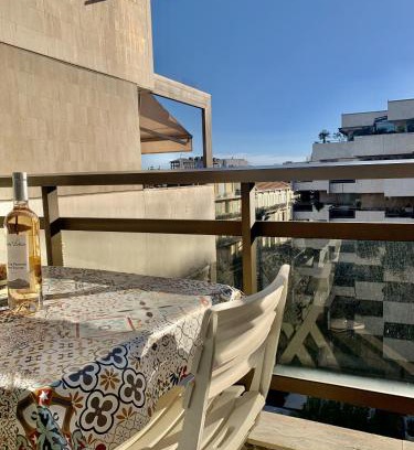 Cannes City Centre Apartment | Gray d'Albion POL519 studio