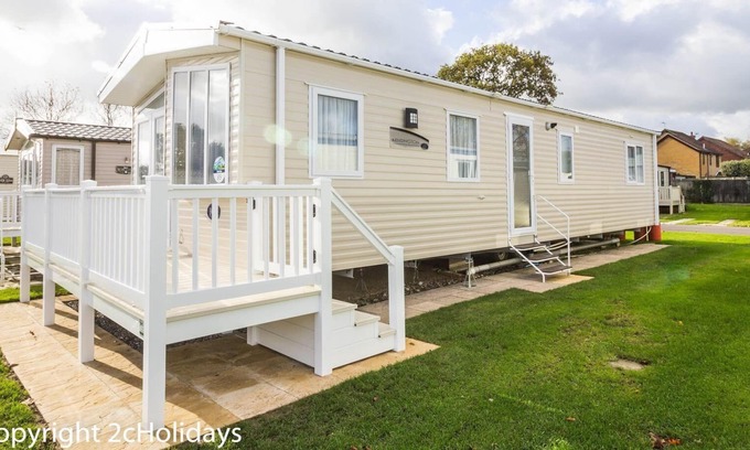 Hopton on Sea House | Great 8 berth caravan for hire at Haven Hopton in Norfolk ref 80035T
