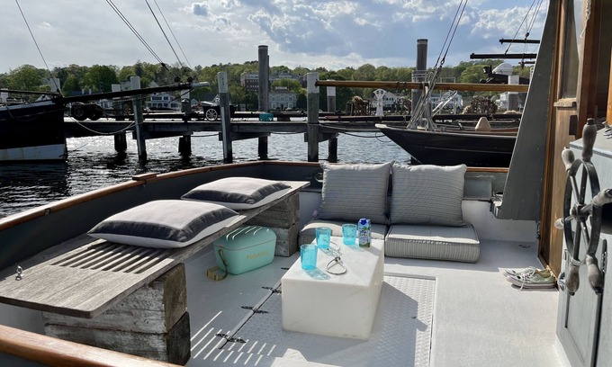 Mystic Boat Rental | Great boat in mystic town