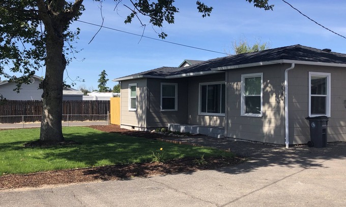 Medford House | Great, clean house in the middle of Medford