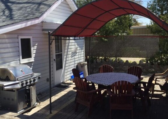 Grand Bend House | Great comfortable 1 bedroom cottage with loft for rent in Grand Bend