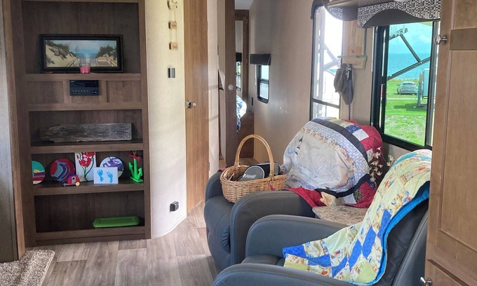 Botsford House | Great couples trailer and can sleep up to 6
