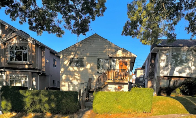 Knight House | GREAT DEAL! Park side home/7 mins from Downtown