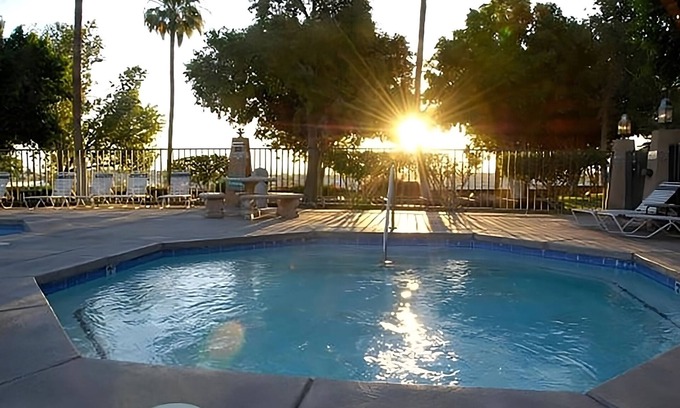 Yuma Hotel | GREAT DESERT STAY! COMFY AND MODERN UNIT, POOL, PARKING AND POOL