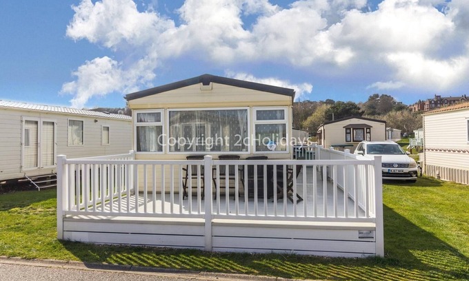 Lowestoft House | Great dog friendly caravan by the beach at North Denes in Suffolk ref 40097ND