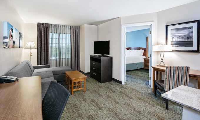 Round Rock West Condo | Great for Business Travelers! Air-Conditioned King Suite + FREE Buffet Breakfast
