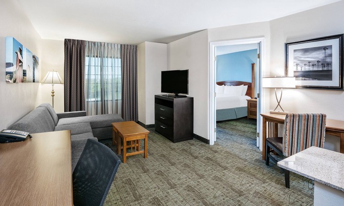 Round Rock Condo | Great for Business Travelers! Air-Conditioned King Suite + FREE Buffet Breakfast