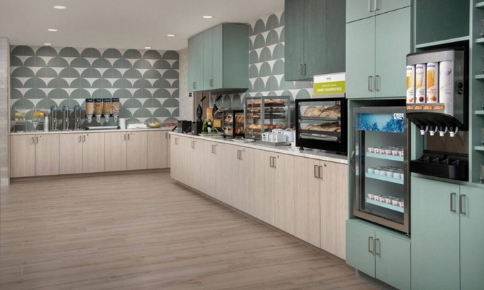 Ludlam House | Great for Group Travel! 3 Spacious Units, On-site Pool, Near Marlins Park!