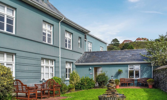 Aberystwyth Apartment | Great ground floor apartment in the heart of Aberystwyth with shared hot tub.