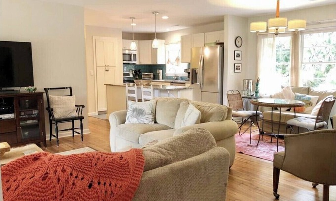 Isle of Palms House | Great Home on CuldeSac by IOPRecCtr-So close to Beach & Marina-Comes w/GolfCart