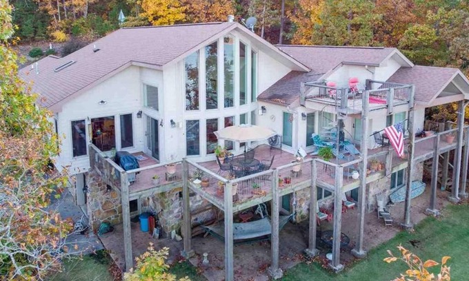 Quitman House | Great Lake Front House with Outstanding Views and Private Beach Area