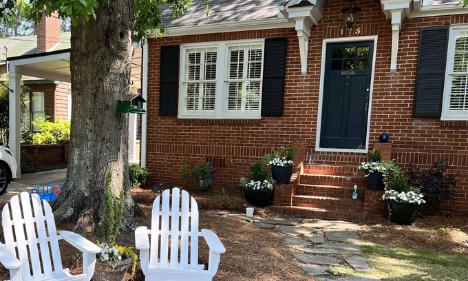 Athens House | Great location! 5 Points Classic Cottage Perfect for Gamedays and Graduation