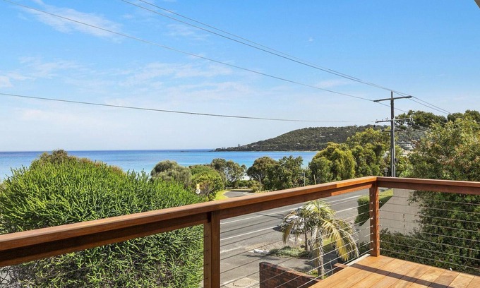 Lorne Apartment | Great Ocean View - Views With A Great Location