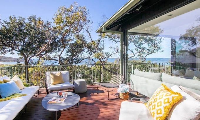 Killcare House | Great views, easy walk to beach and bay in bush setting