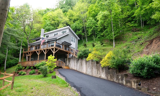 Vilas House | Great views, opportunities for relaxing house on13 acres, central locale