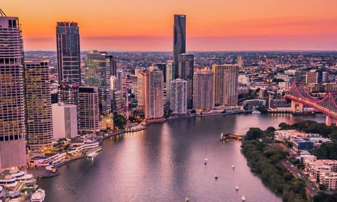South Brisbane Apartment | Great Views, Pool, High Level Boutique Apt with Carpark