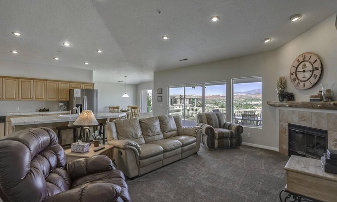 St. George Condo | GREATEST PLACE ON EARTH! AFTER DISNEYLAND OF COURSE- ACCESS TO 6 POOLS!