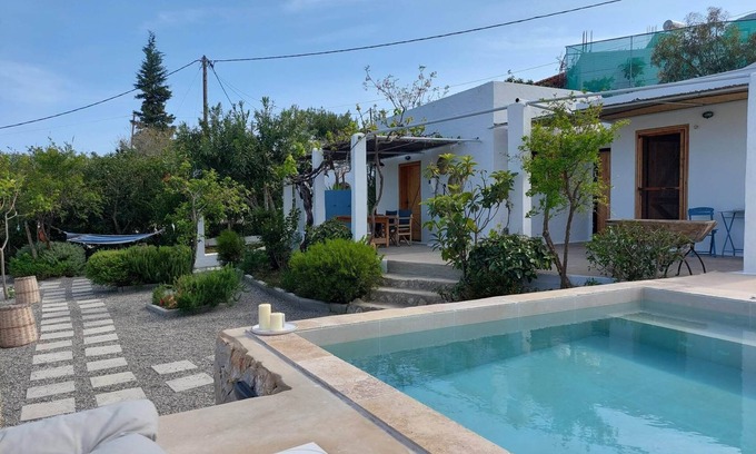 Stegna Cottage | Greek cottage in a quiete privet garden close to the beach.
