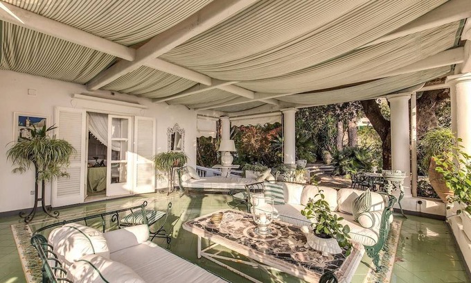 Marina Piccola Villa | Green Coral - 1950's Luxury Villa