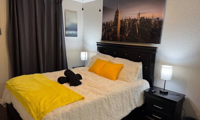 Greater Heights Apartment | Green Haven 1Bed by Downtown/Free Covered Parking