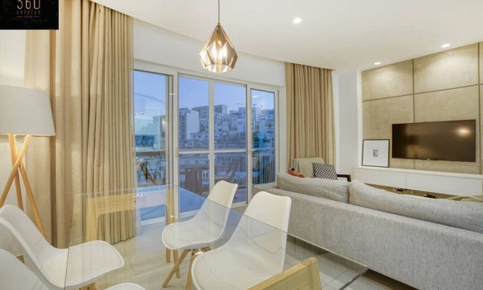 Il-Balluta Apartment | Green Oasis: Home with Breathtaking View w/parking