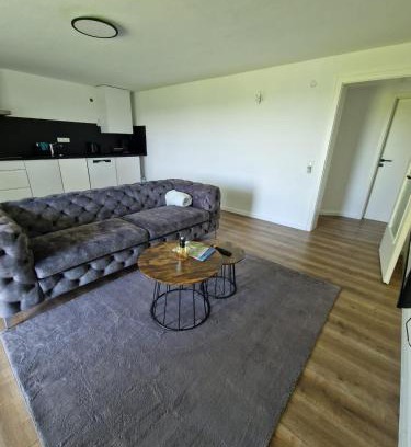 Hoehr-Grenzhausen Apartment | Green Sea