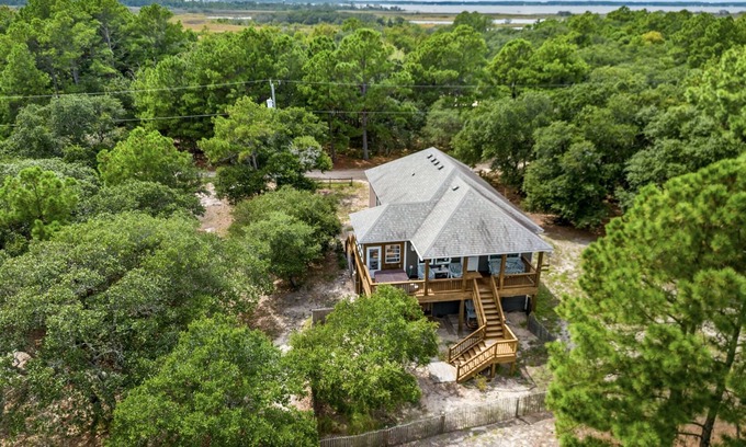Carova Beach Cottage | Green Wave Cottage @Carova Beach NC 4x4 Artsy Nature Private Retreat 🌊 🐴 Hottub