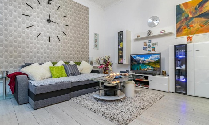 Terezvaros Apartment | Grey Orchid Apartment - studio