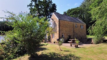 Chideock House | Greystones Cottage - Three Bedroom House, Sleeps 6