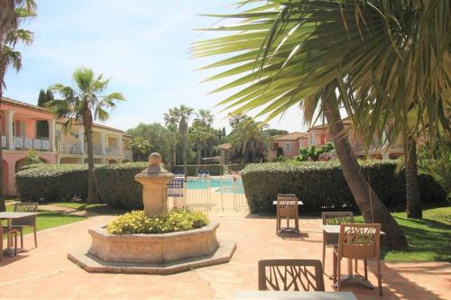 Grimaud Apartment | GRILEG- Pour des vacances idéales en famille ! T2 cabine dans résidence avec piscine chauffée
