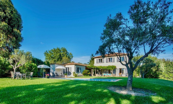 Grimaud House | Grimaud, charm, beach 5mn, St Tropez 10km, air conditioned, heated swimming pool