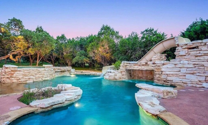 Austin House | Grit&Grace Ranch - Private Resort Style Pool & Spa