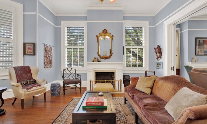 Historic Downtown Savannah House | Grooving on Gwinnett