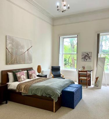 Bath Apartment | Grosvenor Apartments in Bath - Great for Families, Groups, Couples, 80 sq m, Parking