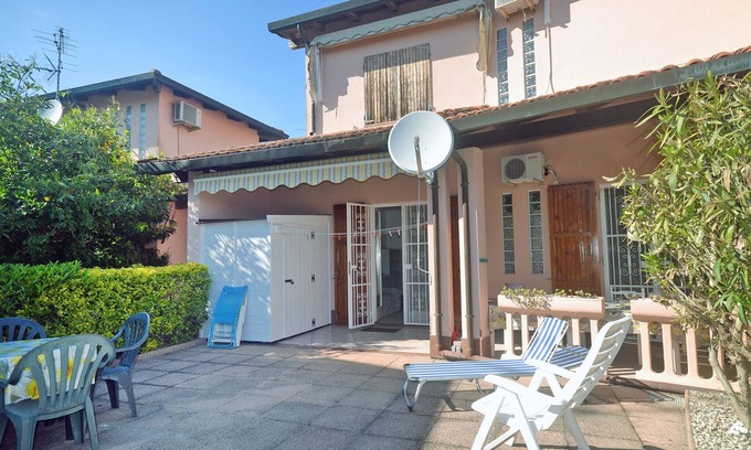 Lido delle Nazioni House | Ground floor cottage with garden