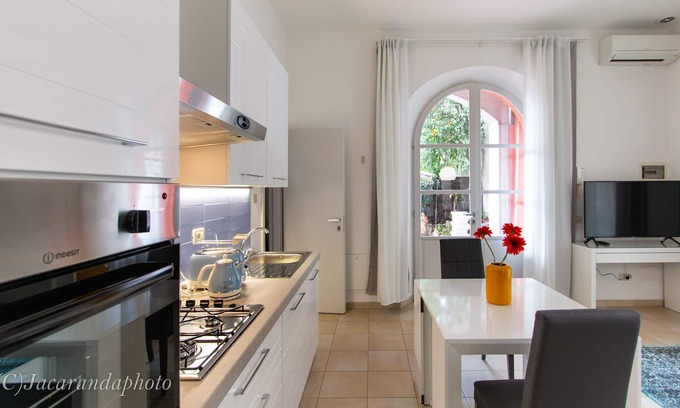 Pietrasanta Apartment | Ground floor apartment in the center with garden
